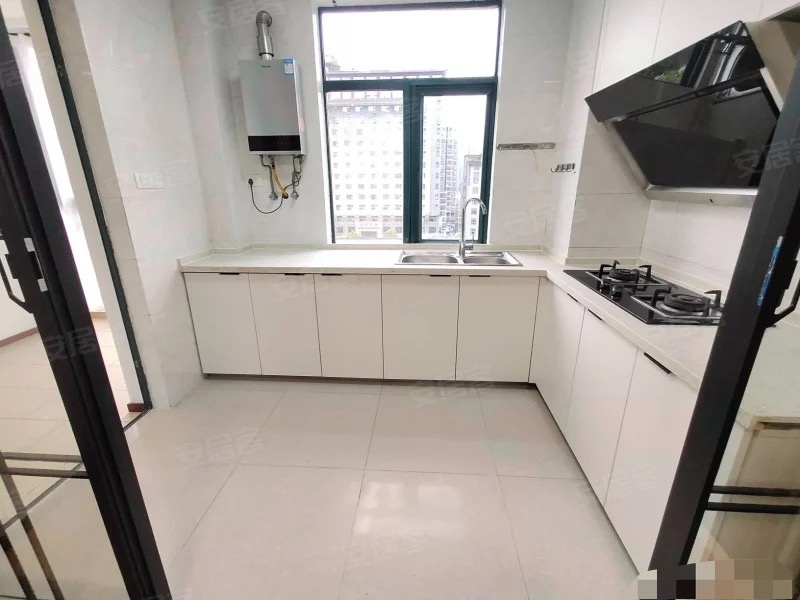 城南新城壹号，小高层，单价5字头，电梯好楼层，精装三房，满五