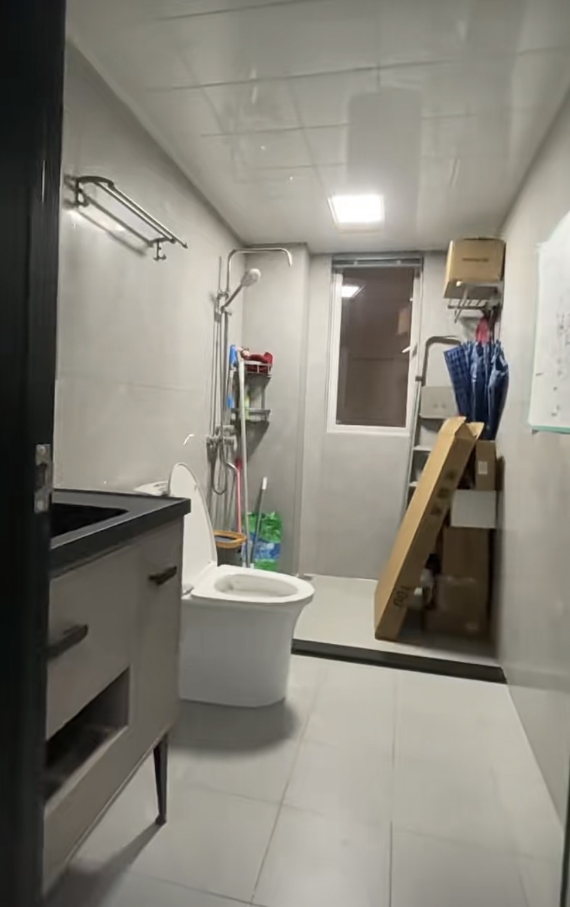 蓝天新城，人车分流，9.5成新，精装三房两卫，诚心出售