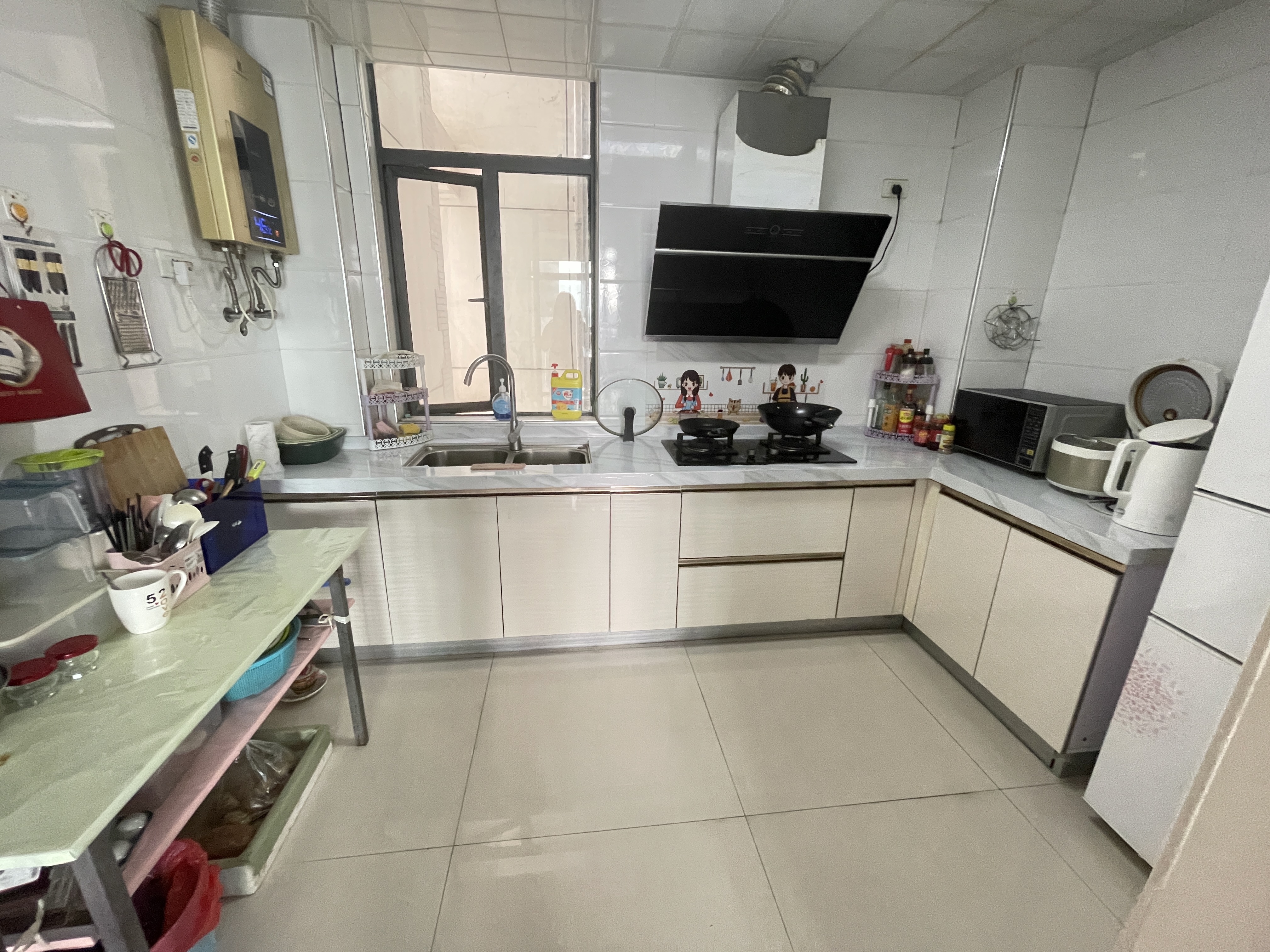 新城华府（仙桃职院天泽园对面）精装三房电梯有房产证南北朝向双阳台价格可谈