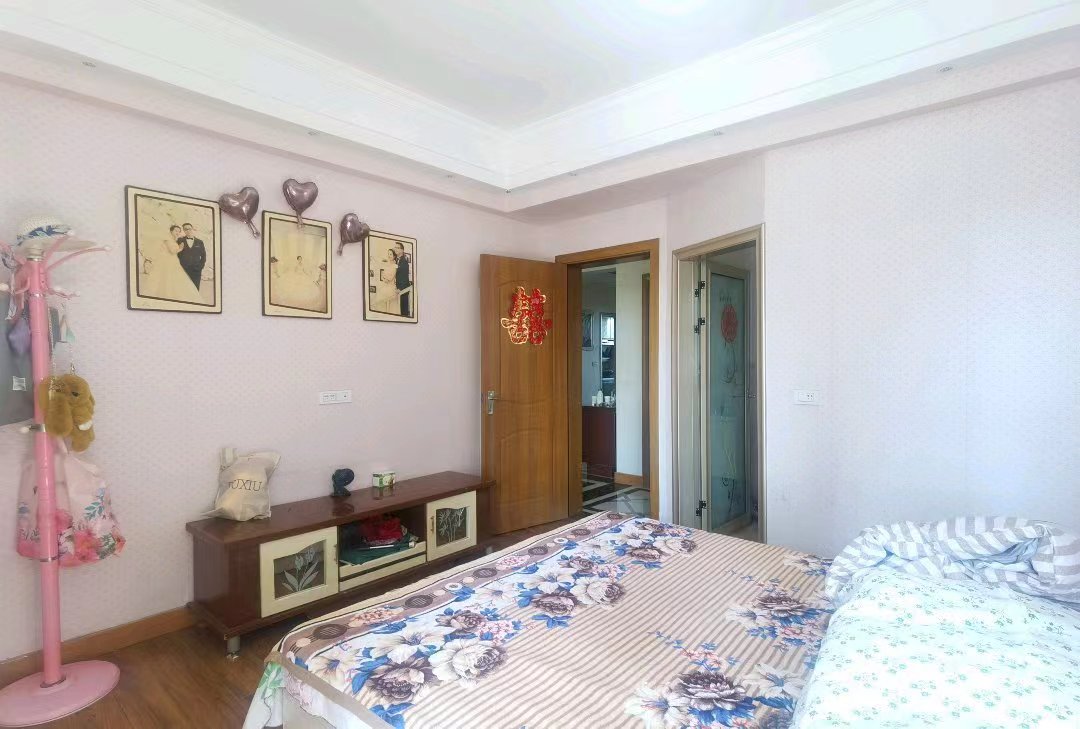 御台公馆.精装三房两卫.南北透通.看房方便