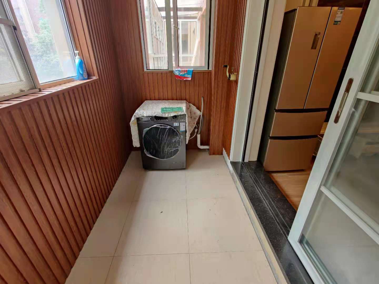 绿地华庭香格里拉复式带院子精装修没怎么住大阳台带车库看房方便