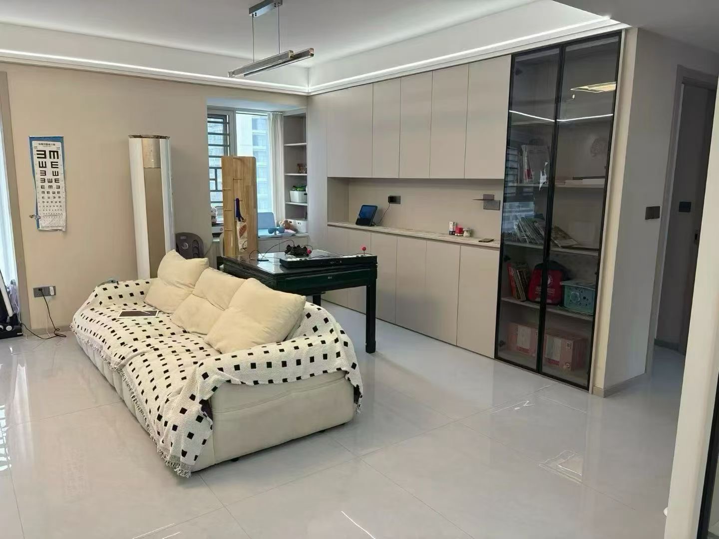 城南，蓝天花园，小高层，1梯1梯，精装三房，好楼层5楼，9成新，证满二