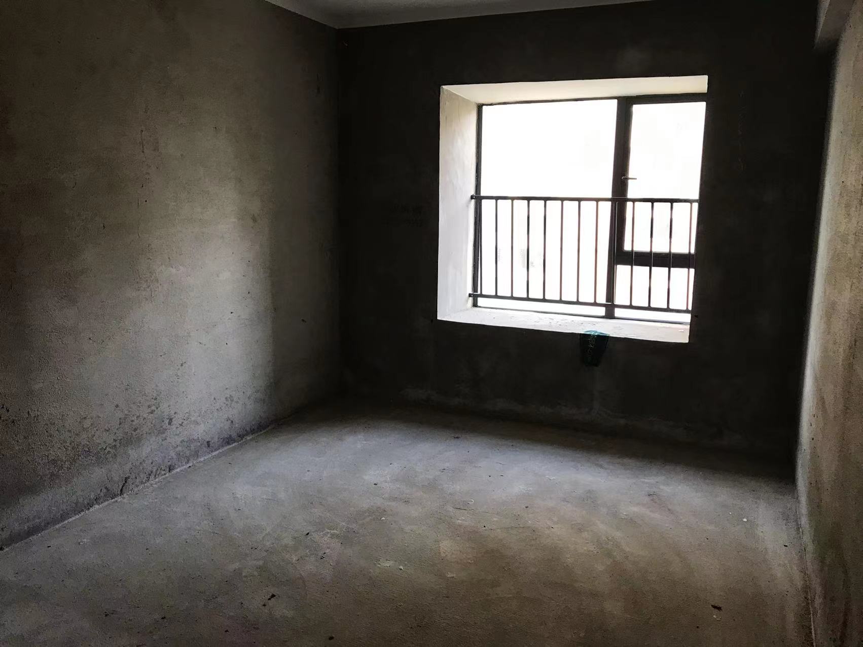 森林国际翡冷翠毛坯小三房两卫边户南北通透三面采光看房方便