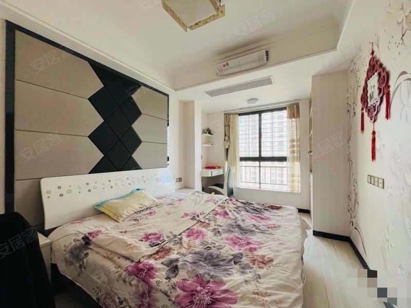 房东急卖，城南，元泰未来城A区，精装三房两卫，中间楼层，南北通透，边户证满二，