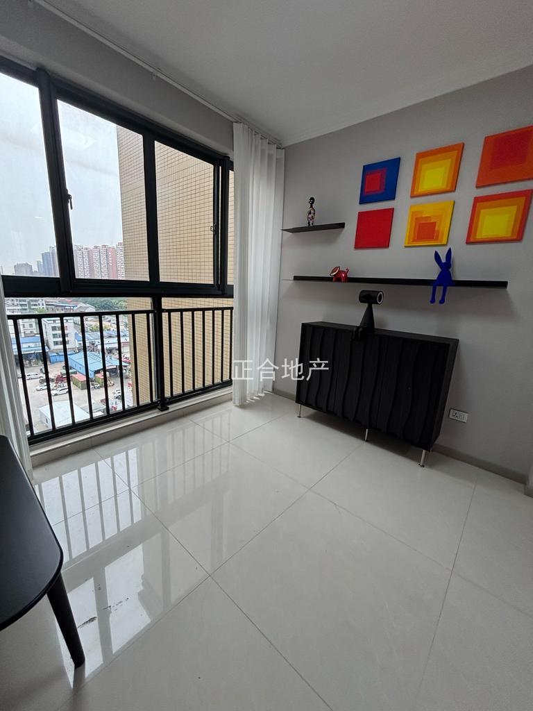 捡漏，城南，一品苑，精装三房两卫，单嫁才4300，好楼层，证满二