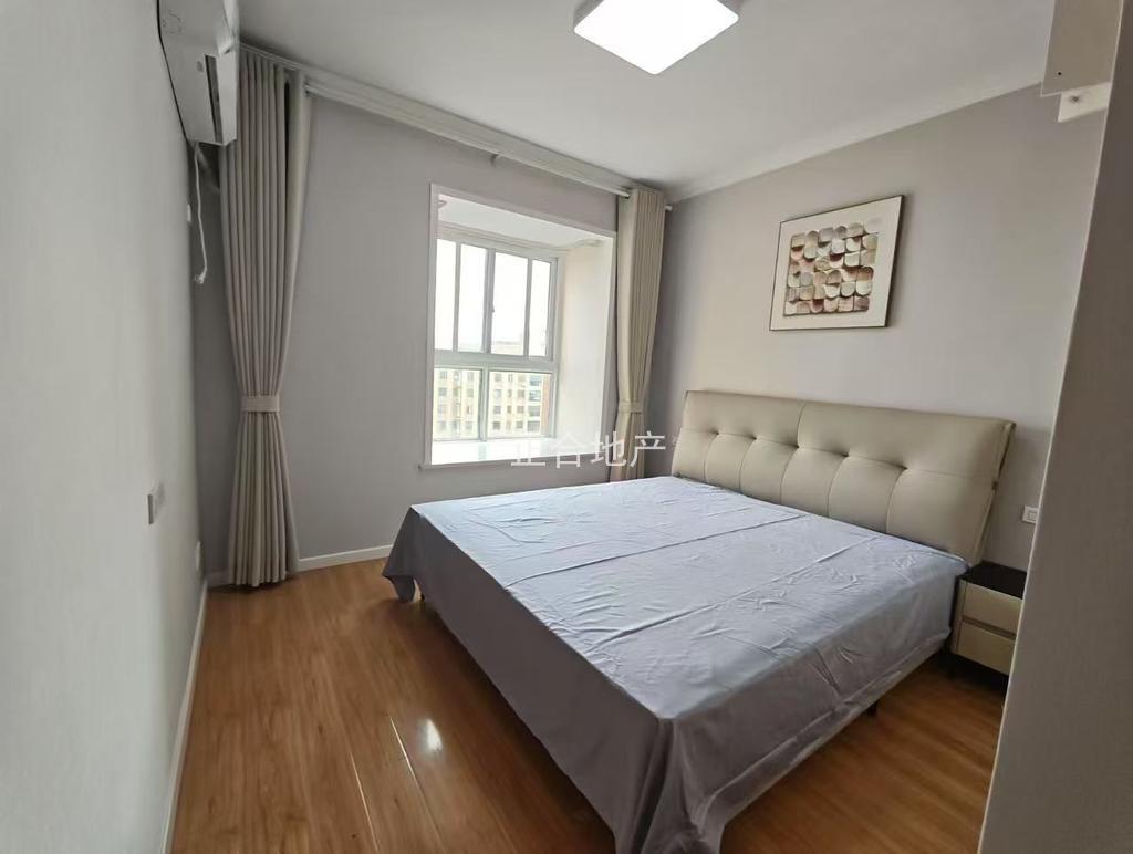 一中对面，翰林公馆，凤凰层边户，精装三室两厅两卫，证满两年，单价5090