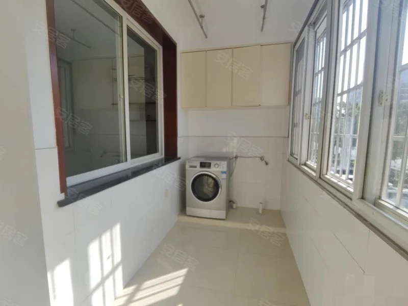 182，业主诚心出售，德政金苑对面，步梯二楼，精装三房，三开间朝南，采光好