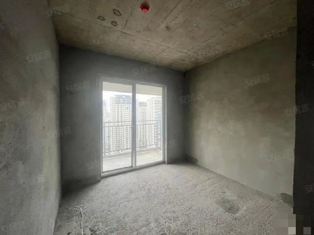 34，降价了，业主亏本出，蓝天白云捡漏价，送车位，边户大三房，单价5字开头