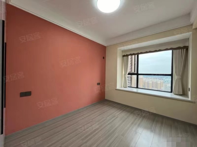 降价了，降价了！！！房东诚心出售！御湖世家，全新装修，好楼层，证满二，