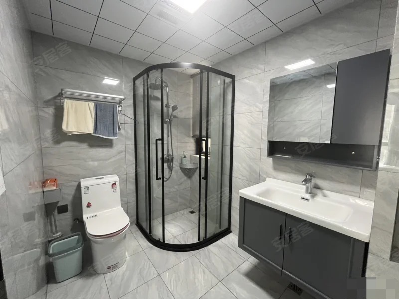 亏本出，城南，元泰未来城C区，边户，精装三房，证件满二，几乎全新，户型好