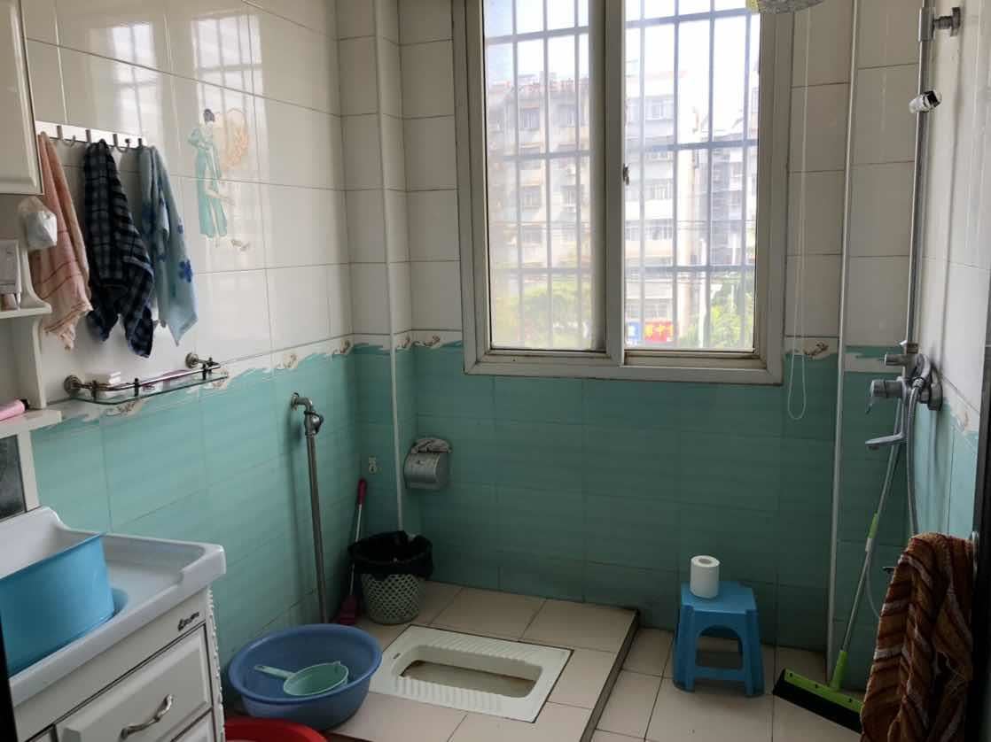 德政园枫丹苑，步梯好楼层，仙桃 就在旁边，精装3房拎包入住