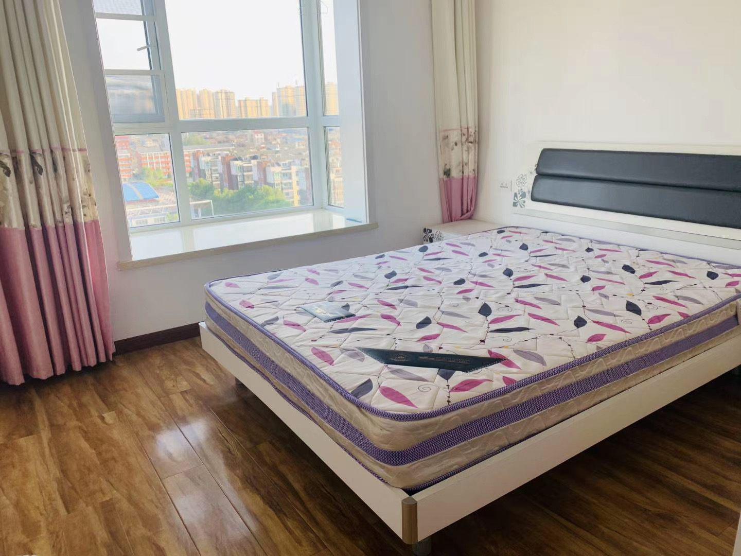 上苑一品一中正对面精装2房下楼就上学节约学习时间