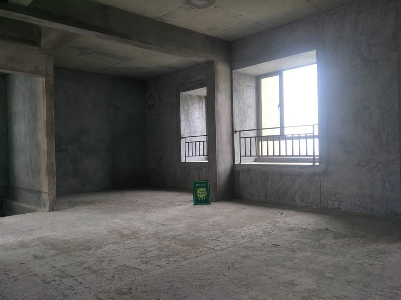 南国明珠毛坯大三房，楼层 户型采光好