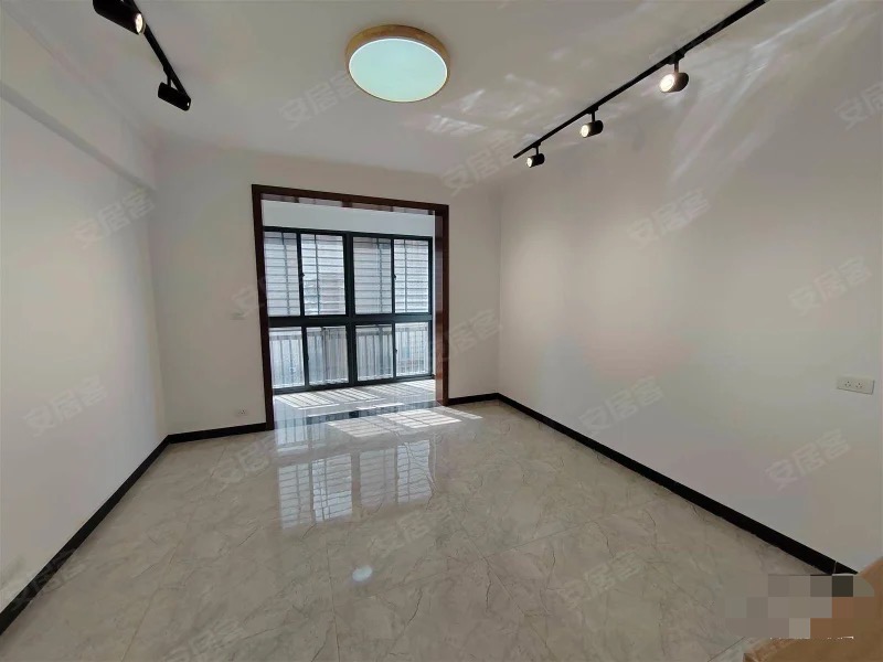 捡漏， 时代天骄， 精装大两房，小高层，电梯好楼层6楼，急售，证满二