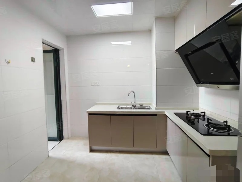 捡漏，新城壹号，精装三房，电梯好楼层，单价5200，证满二，拎包入住