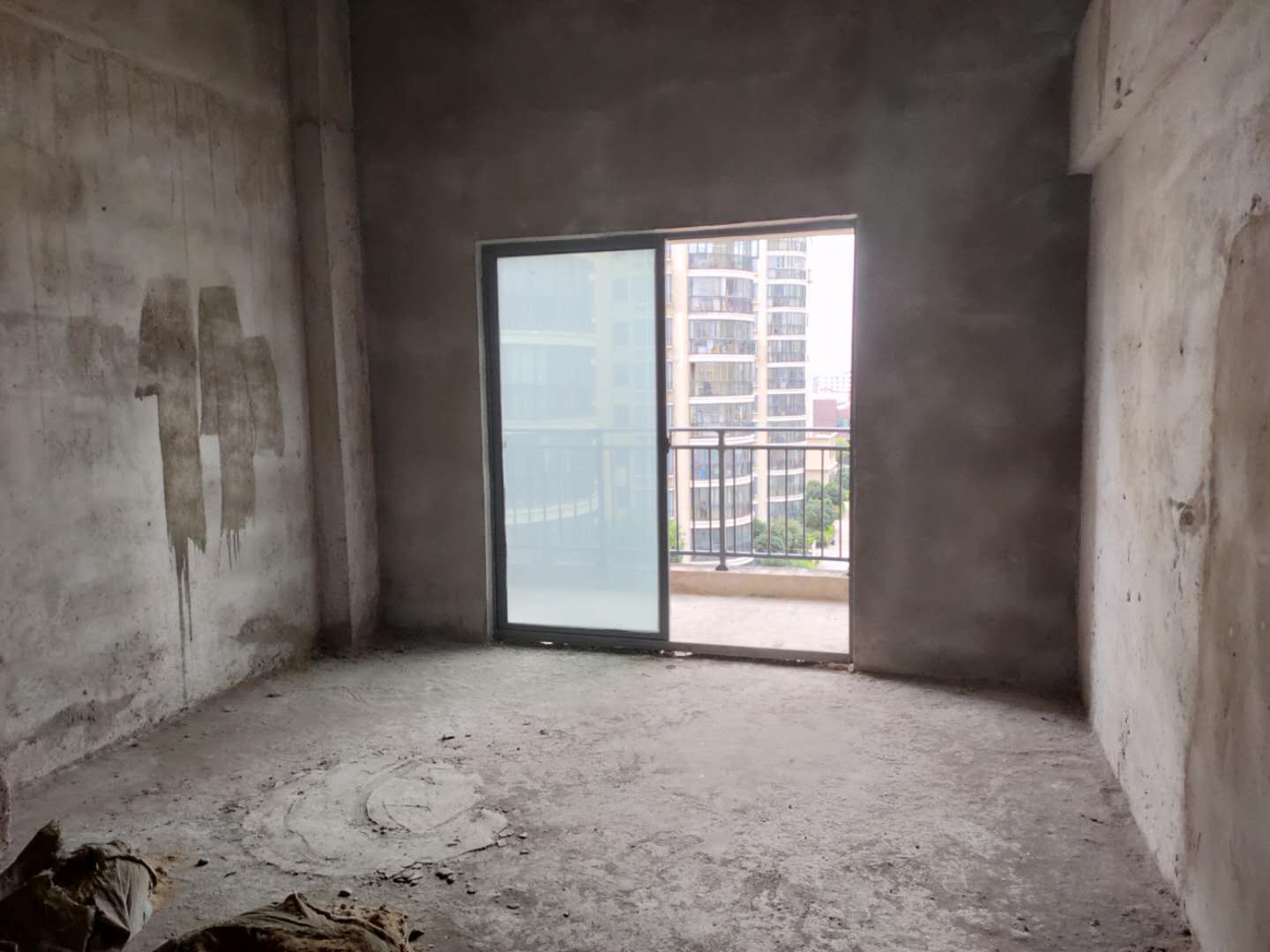 城东路安花园八中旁边 房价格4字头复式楼可按揭