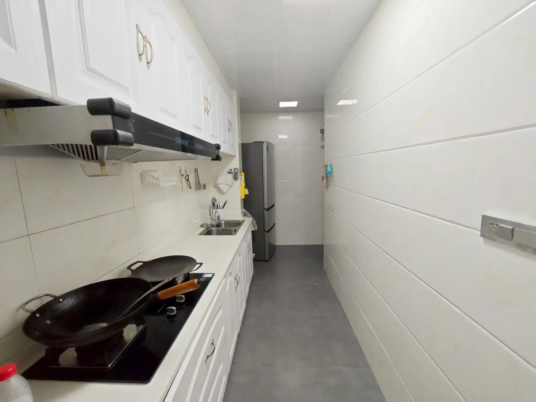 城东流潭公园旁，公园世家精装三房，同小区性价比高，证件满五税费低，诚心出售