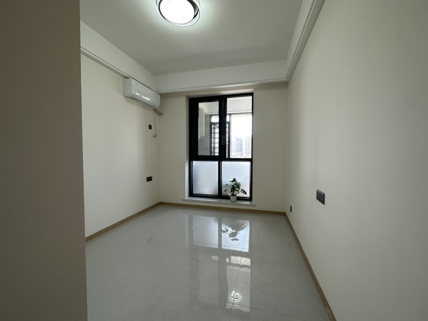 急卖，沔州晓学里，带电梯，单位宿舍楼，好停车，全新装修，顶楼上面还有一层斜坡屋顶