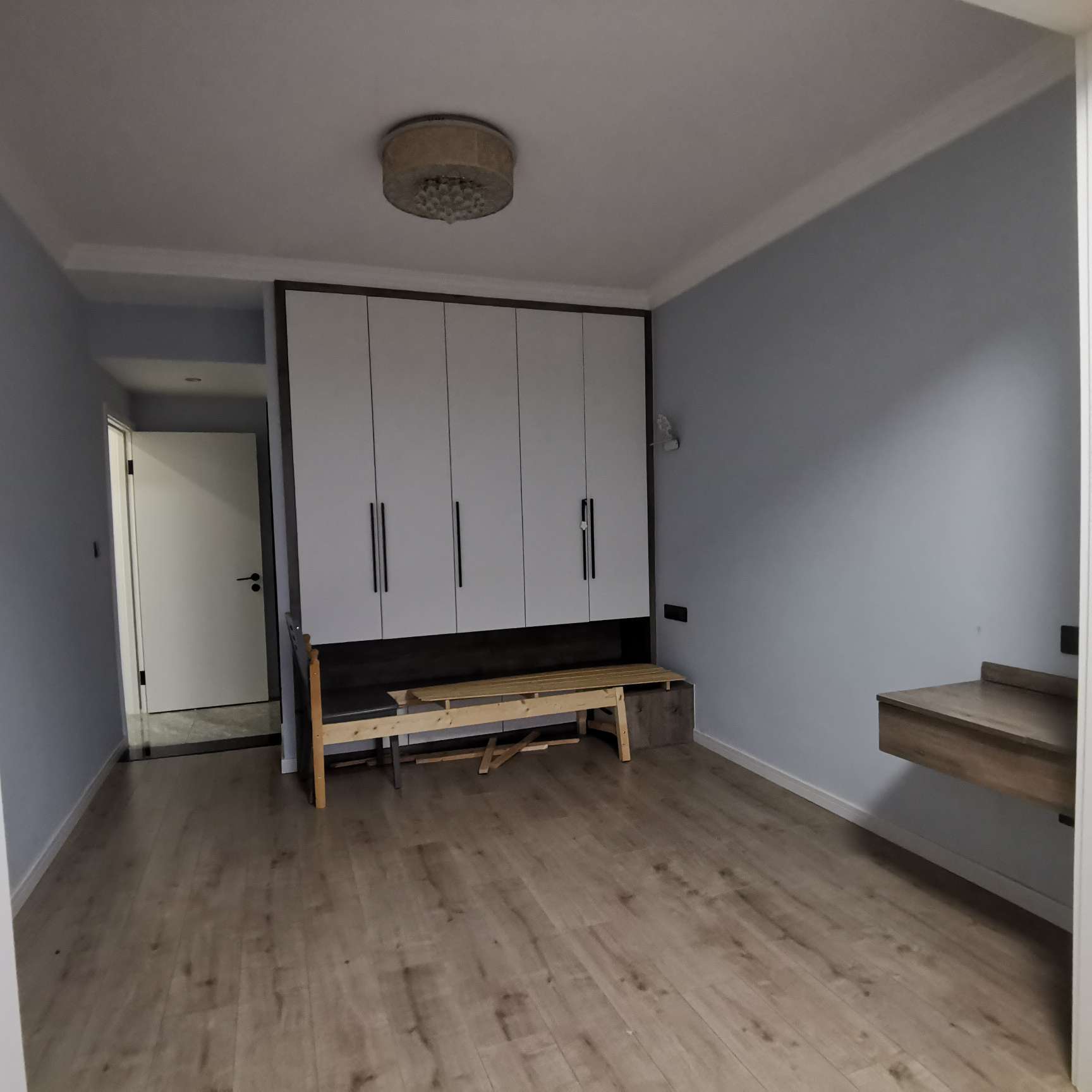 蓝天新城3室2厅2卫新装修家具家电齐全优价出售