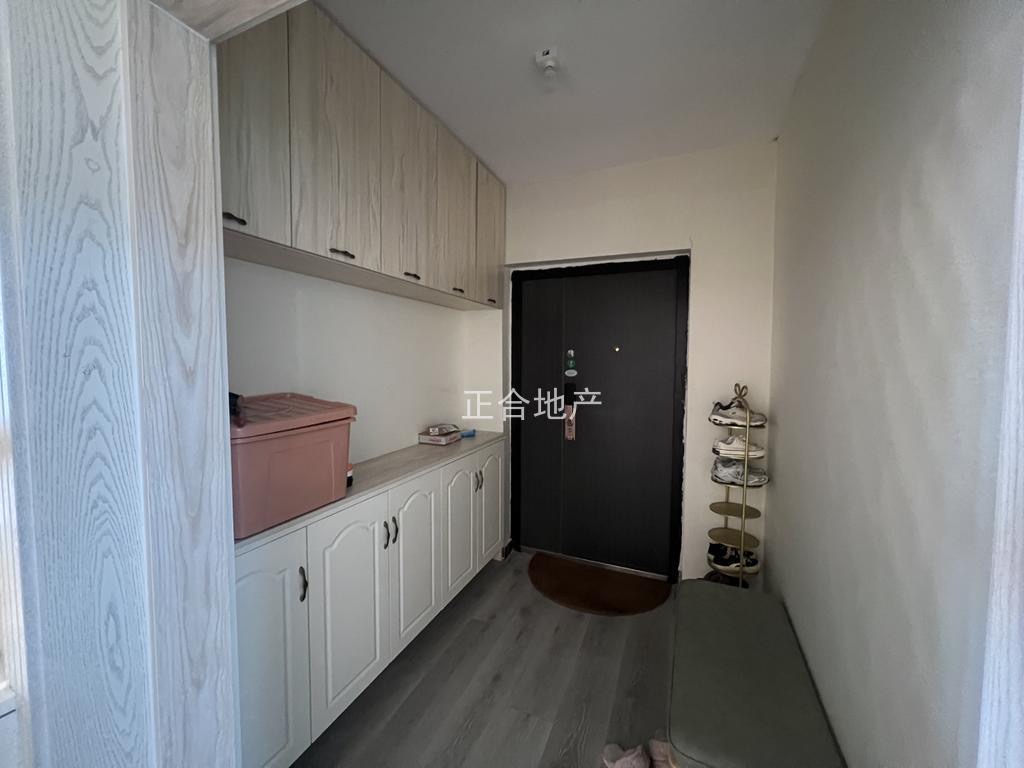 诚心出售，城南，御台公馆，中间好楼层，精装四房两卫，人车分流品质小区老证过户便宜