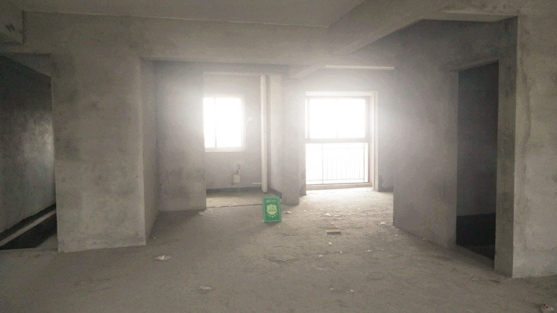 新妇幼对面 鸿昇现代城 单价5300 出门公交车 急卖