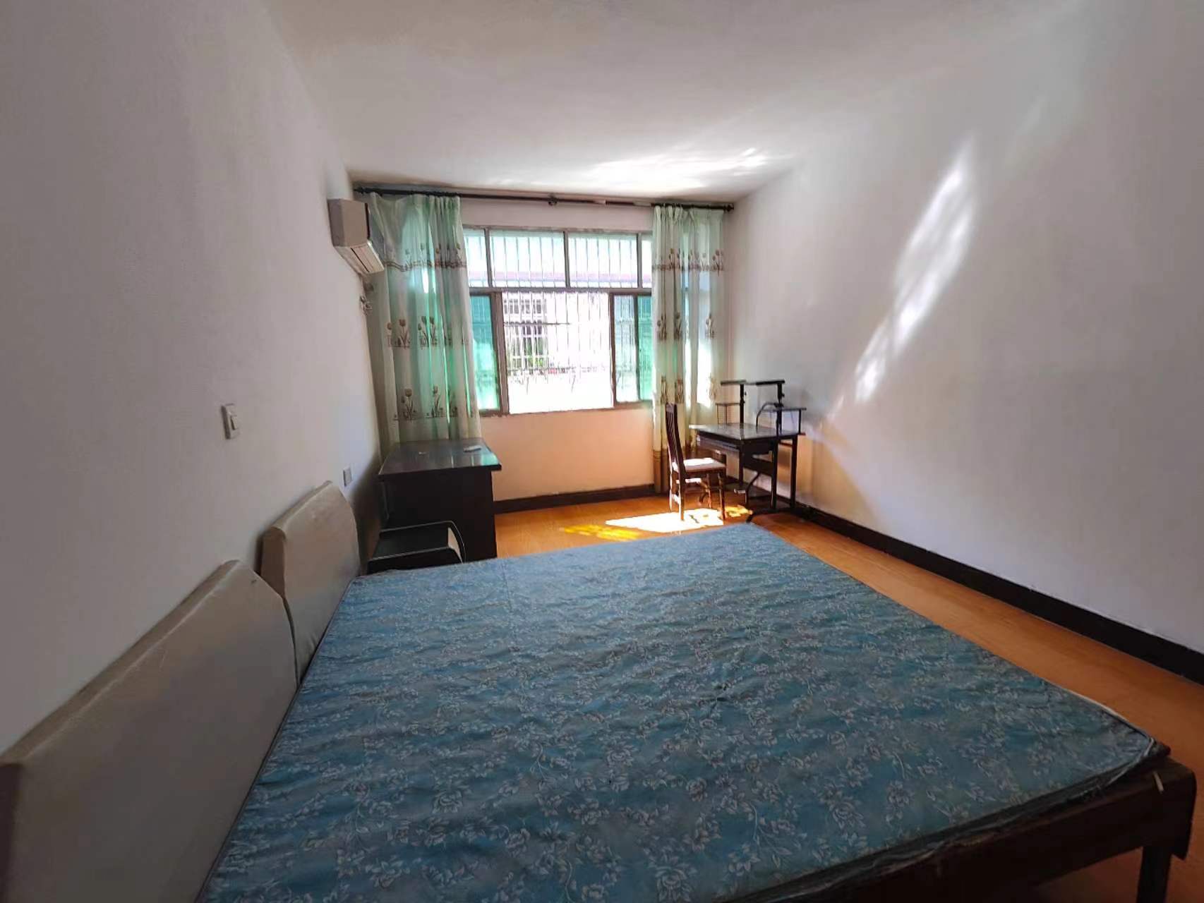 沃尔玛附近的一室一厅一厨一卫房子新的吓人，你直接来看好了可半年租