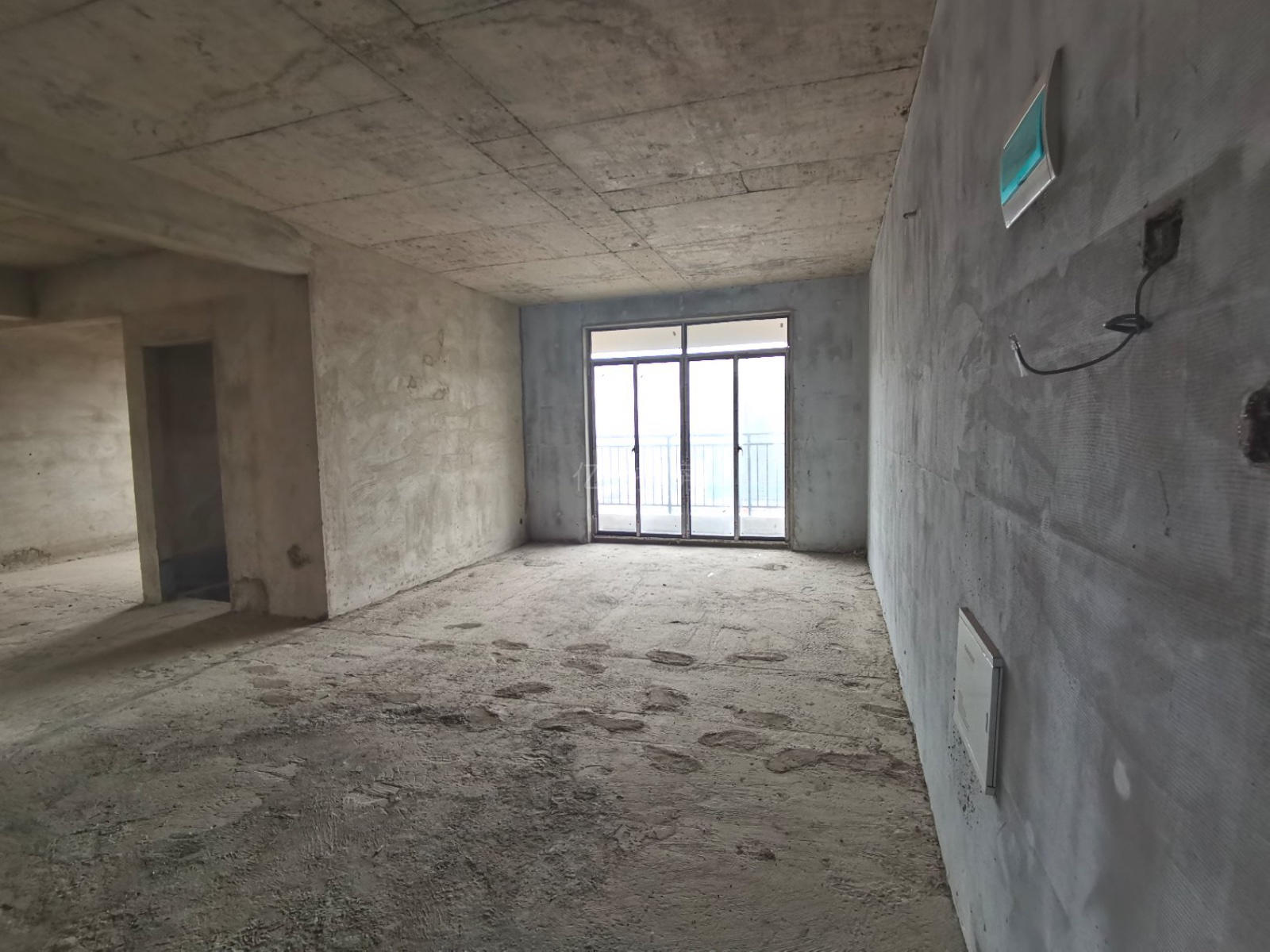 业主诚心出售，环球忠心，电梯好楼层，三开间朝南