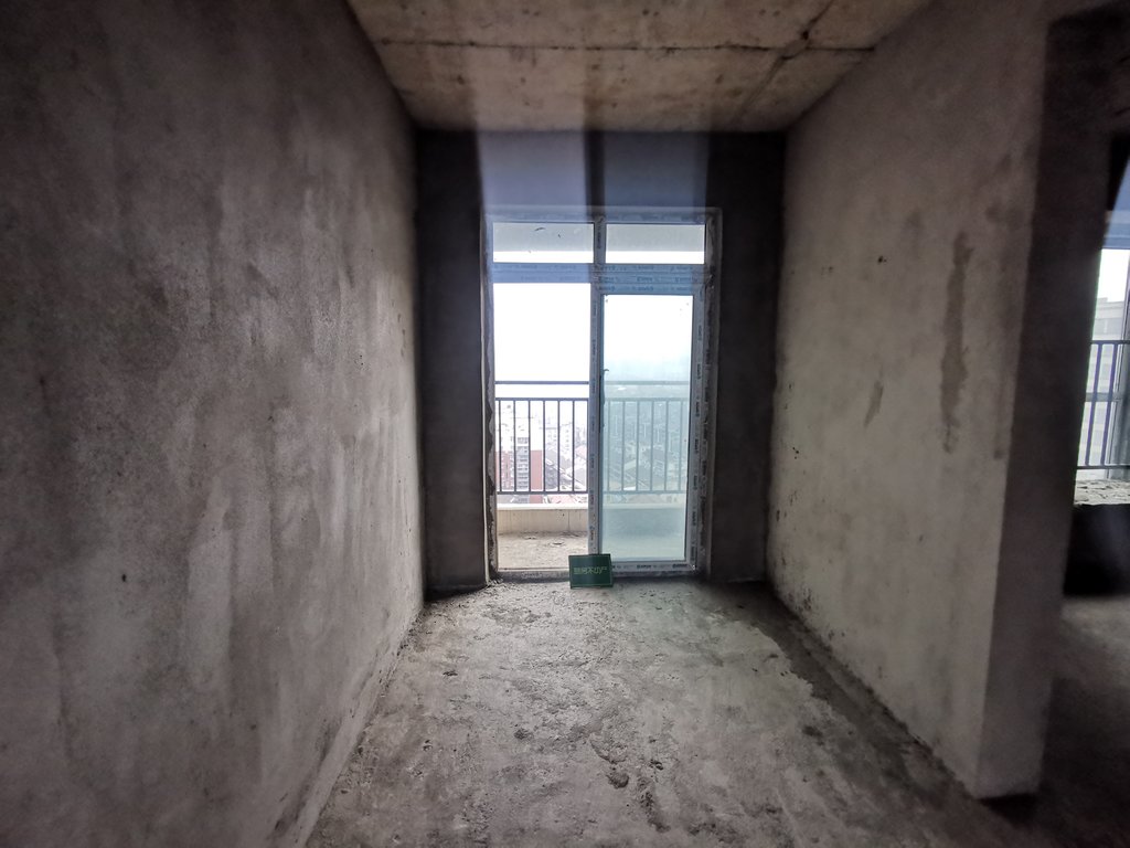 三合鑫城老城区三合鑫城毛坯三房南北双阳台送入户花园看房方便