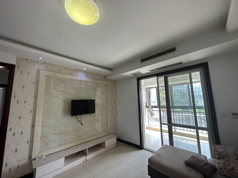 翰林公馆3室2厅1卫 精装修 家具家电全配 1600元优价出租