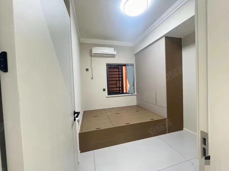 降价了，急售，供暖房，满庭春，一楼带大院子，全新装修三房，仙桃晓学旁