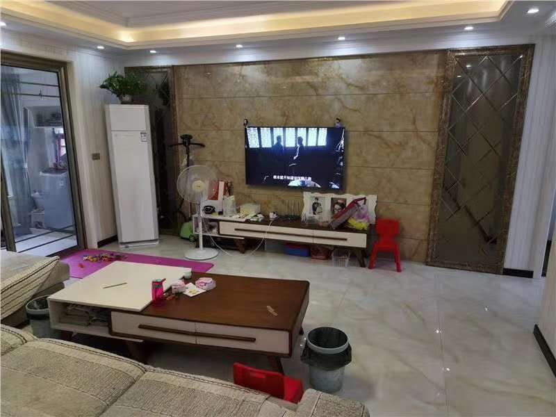 和合国际大三房  精装毛坯价 6500元/㎡  有证