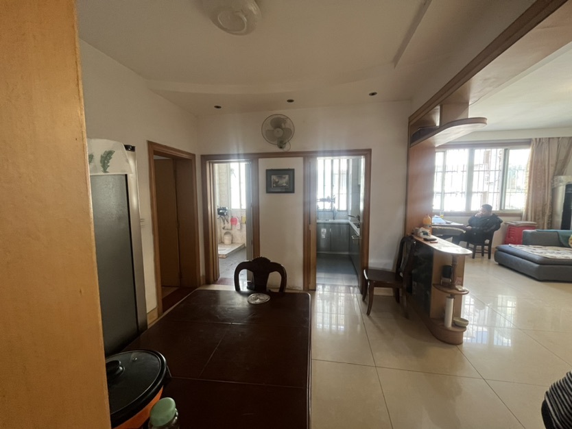 捡漏，武商旁边，精装大四房136平，有证，一口价25万