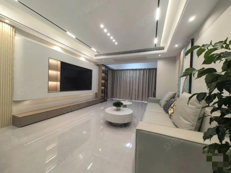 城南，御湖世家，大边户，单价5800，精装三房，送家具家电，9.9成新，一天未住