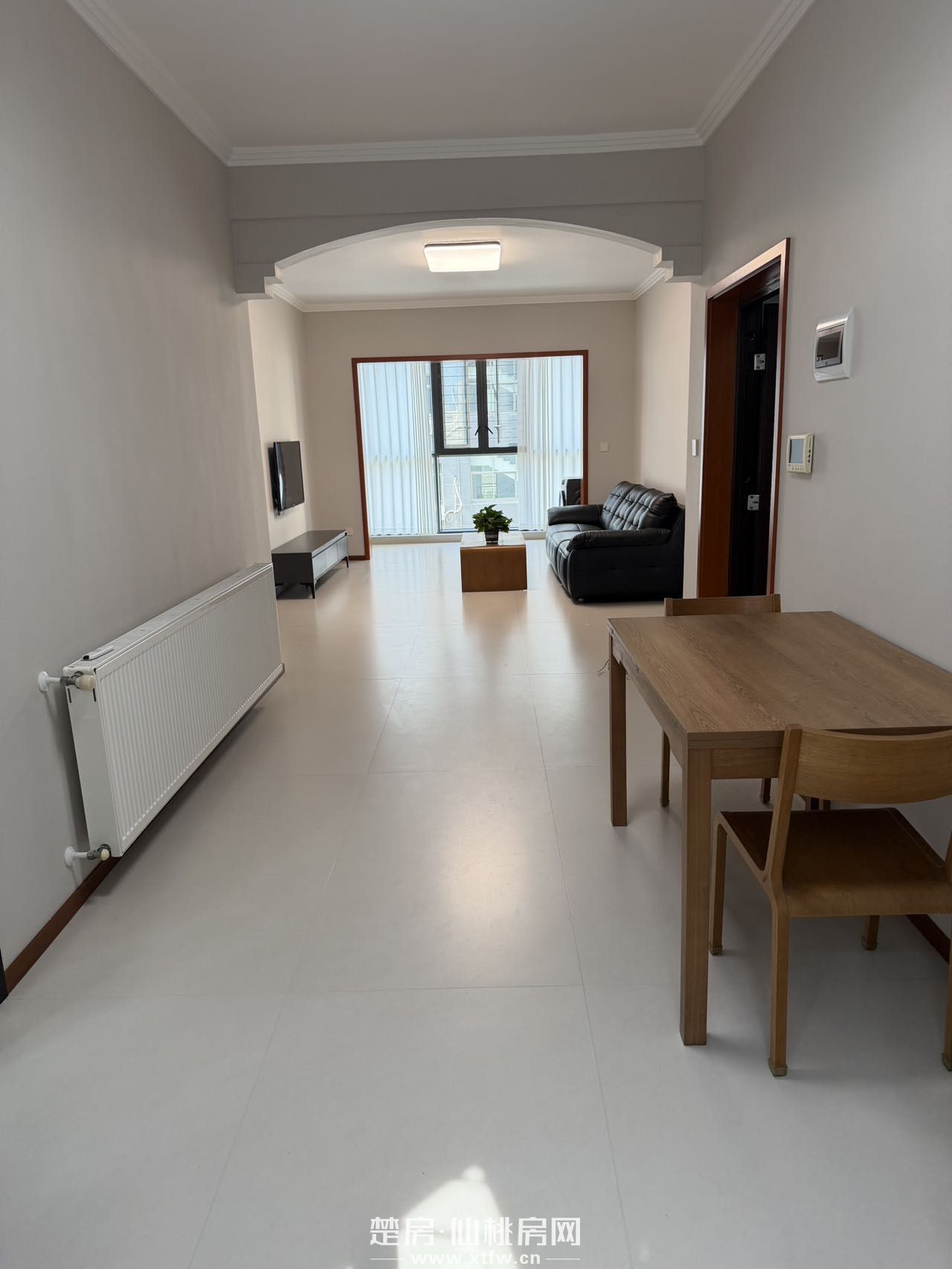 新八中陪读房！成熟小区，全新自住装修，品牌家具家电，带暖气