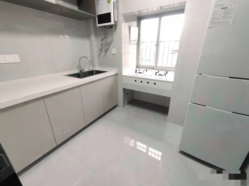 又降价了，检漏，西桥菜场旁，步梯中间楼层，架空3楼，精装2房2厅一卫，有院子，有证