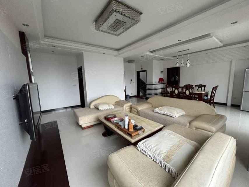 沃尔玛附近，明珠豪庭，精装三房，配套齐全，诚心出售