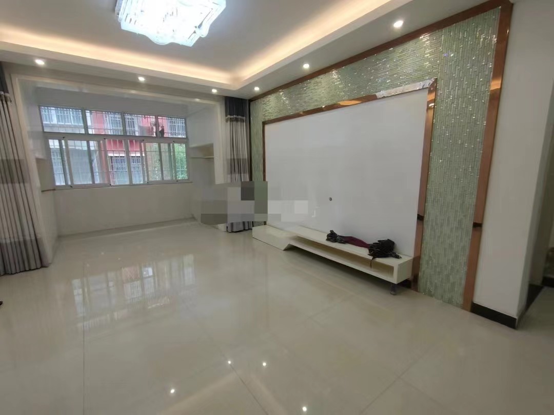 302，仙桃晓学旁，宏大小区，步梯好楼层2楼，精装三房，诚心出售