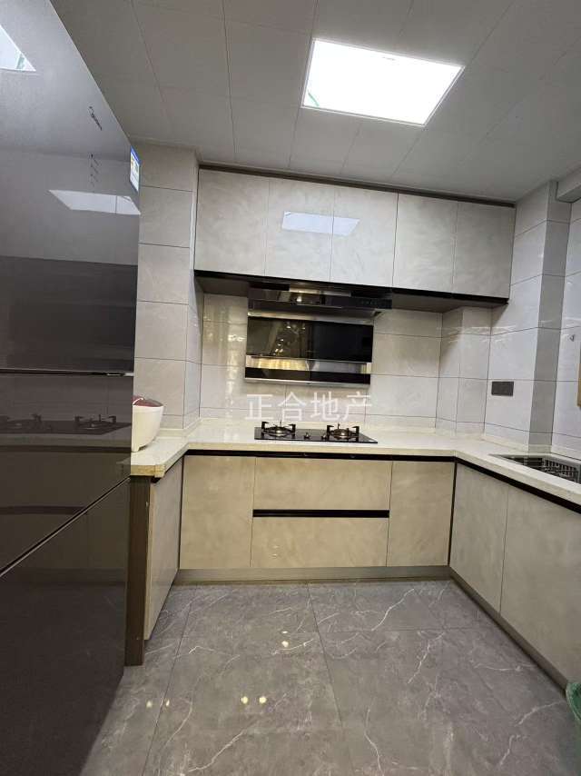 城南，森林国际翡冷翠，精装三房两厅两卫，证满二，电梯好楼层