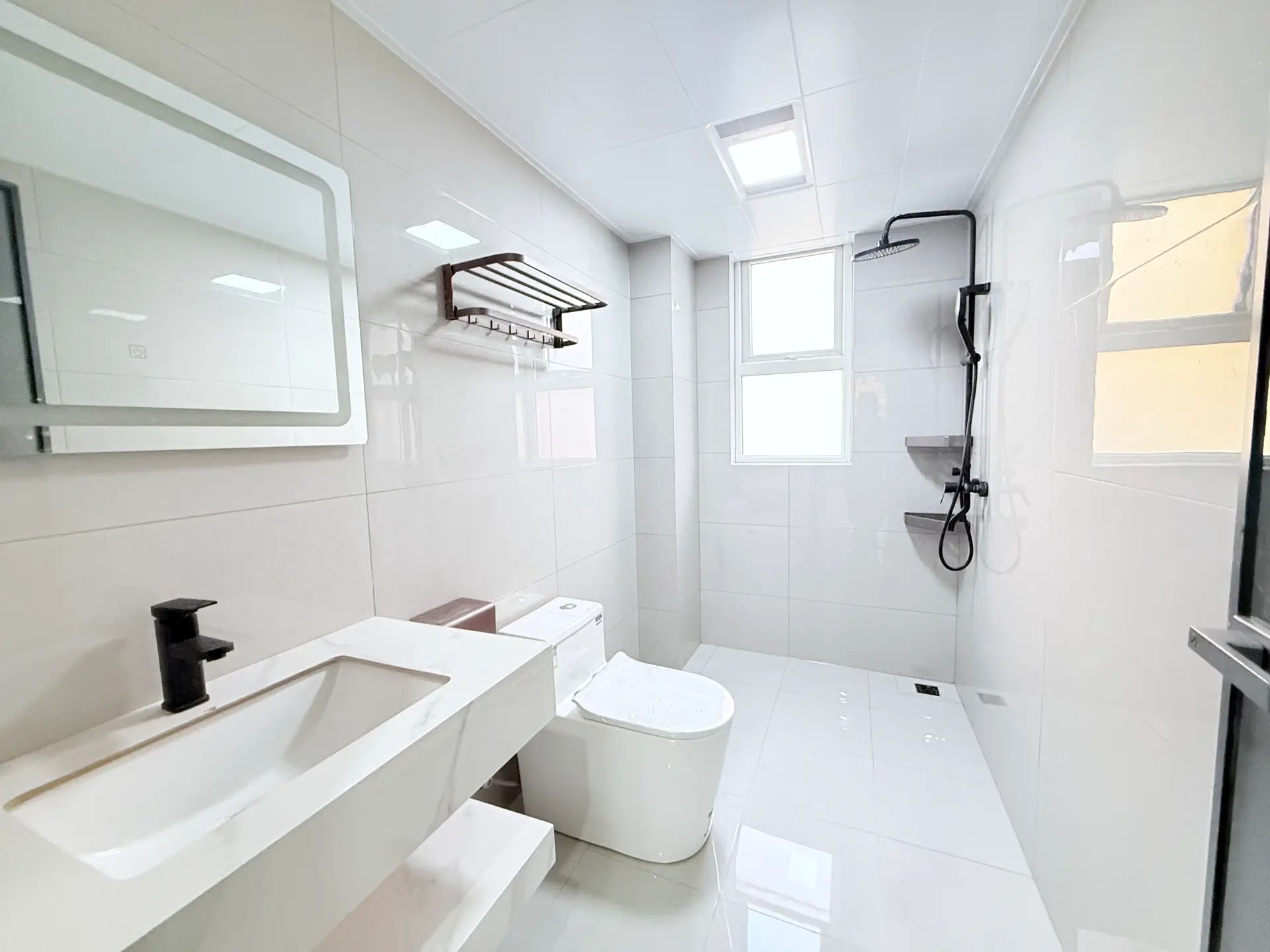 城西，满庭春，精装三室两厅两卫，入户花园，好楼层，证满二