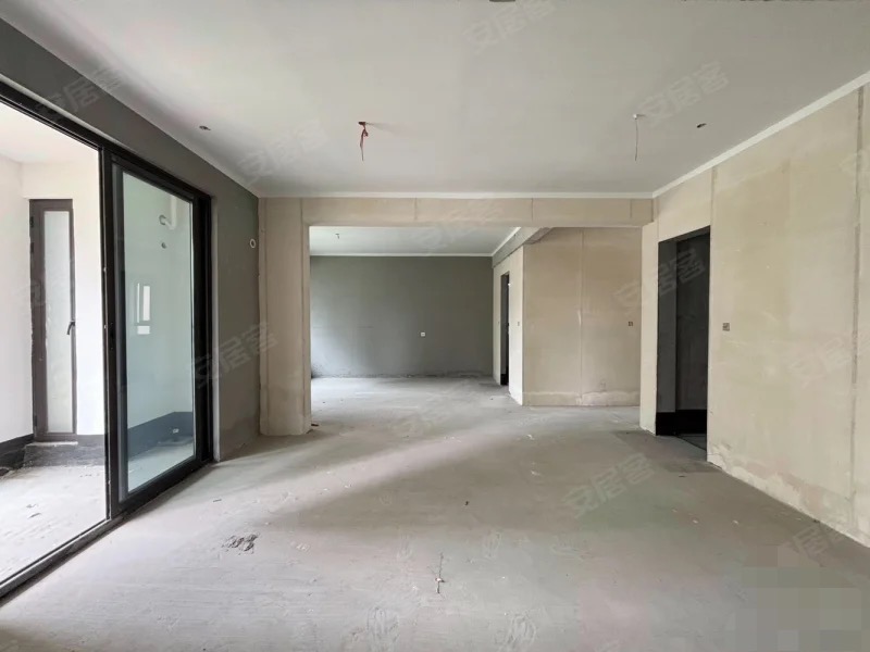 城南，现房，吾悦，单价4700，毛坯四房，南北通透，采光好，急售