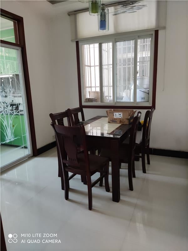 骏马雅苑，步梯二楼，精装三房，楼层到位采光好，证满两年可按揭