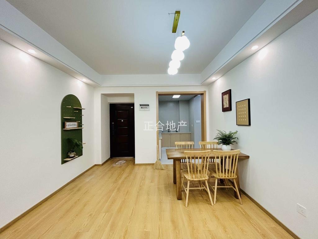 降价了，l森林国际湖景房，全新装修，精装三房，楼层好，双书包出门就是沔阳公园仙湖公园楼下新二中二小拎包入住