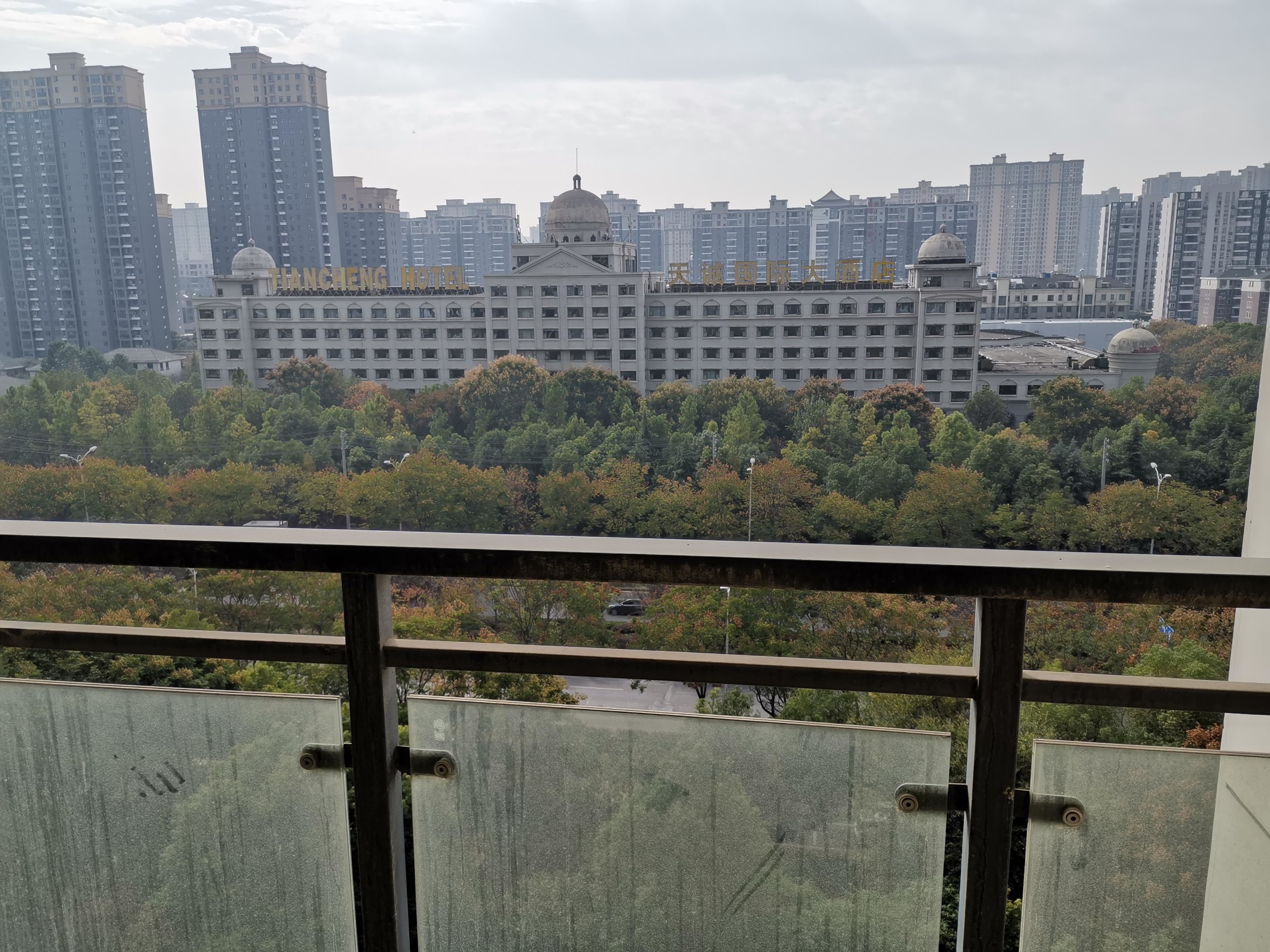 福星城毛坯电梯好楼层采光瞎到位有钥匙 看证满两年