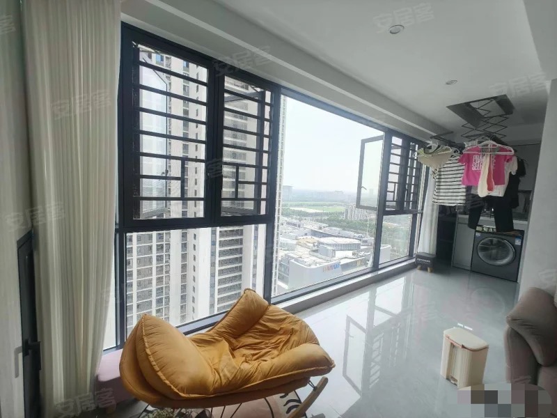 城南，吾悦广场，精装大三房，边户，好楼层23楼，大阳台，诚心出售