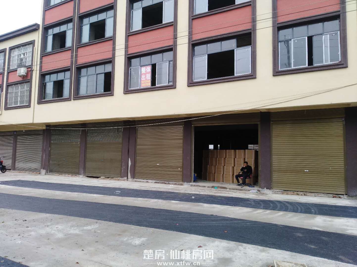 彭场临街五栋门面整体出租人流大可做餐饮酒楼厂房有停车场