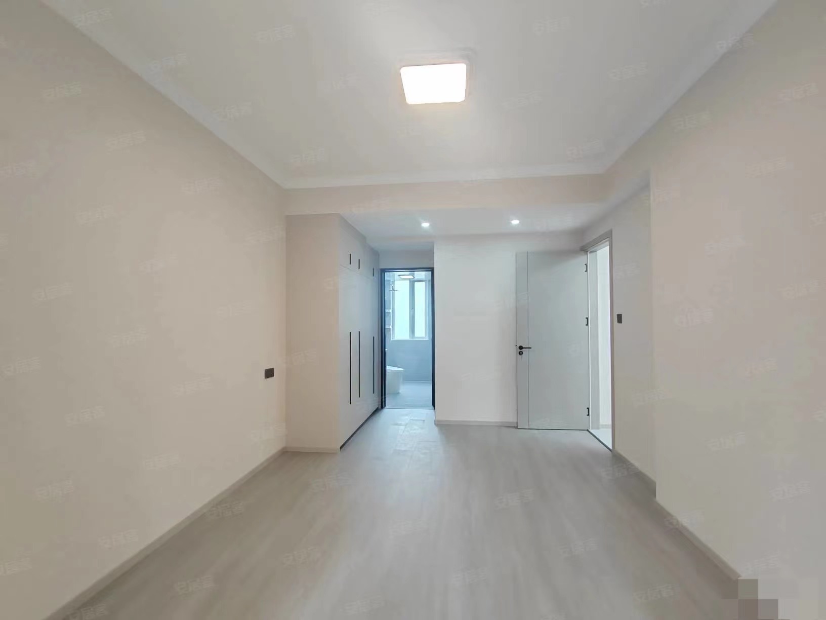 29，捡漏，森林国际，全新装修，精装三房，证件满二，户型采光好