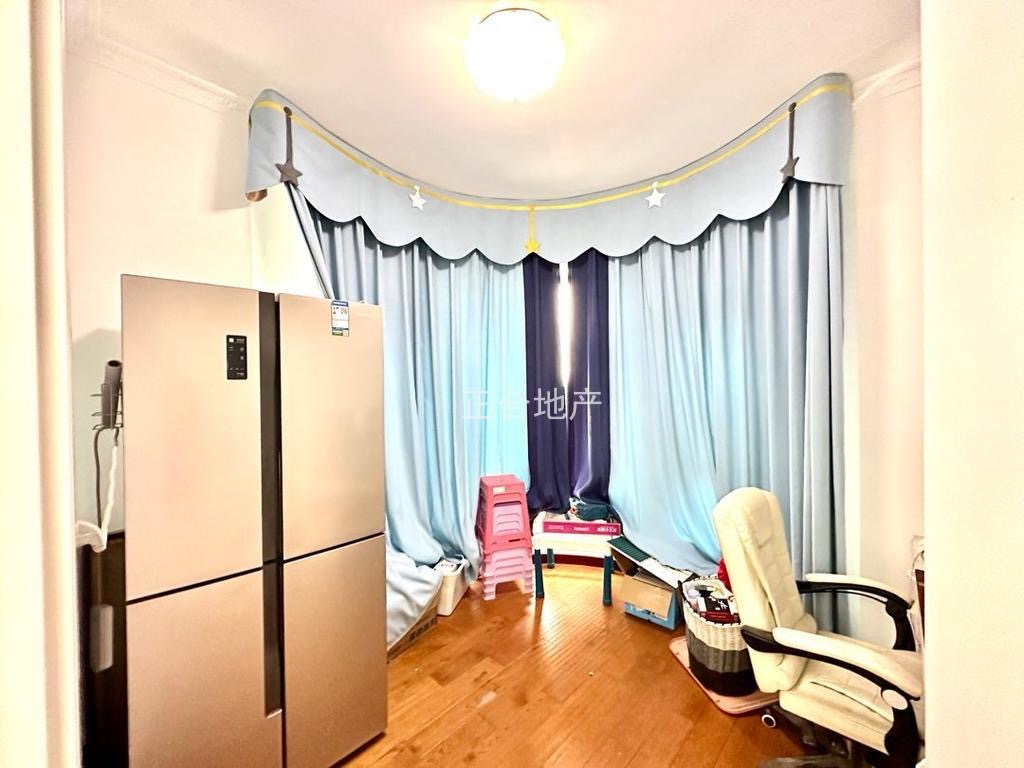 诚心出售，城南，御台公馆，精装四房，配套成熟，好楼层，成色新