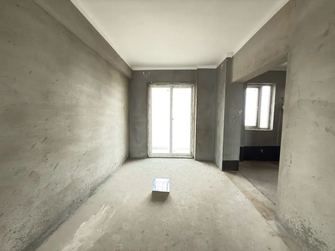 捡漏，城南，森林国际，单价4200，毛坯4房，4期，证满二