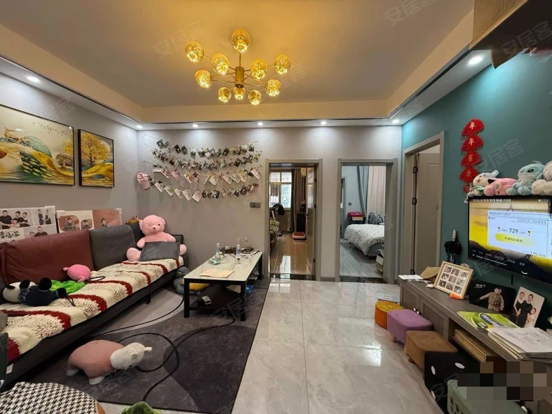 345，商城旁，交通路菜场附近，步梯二楼，精装三房，成色新，老证