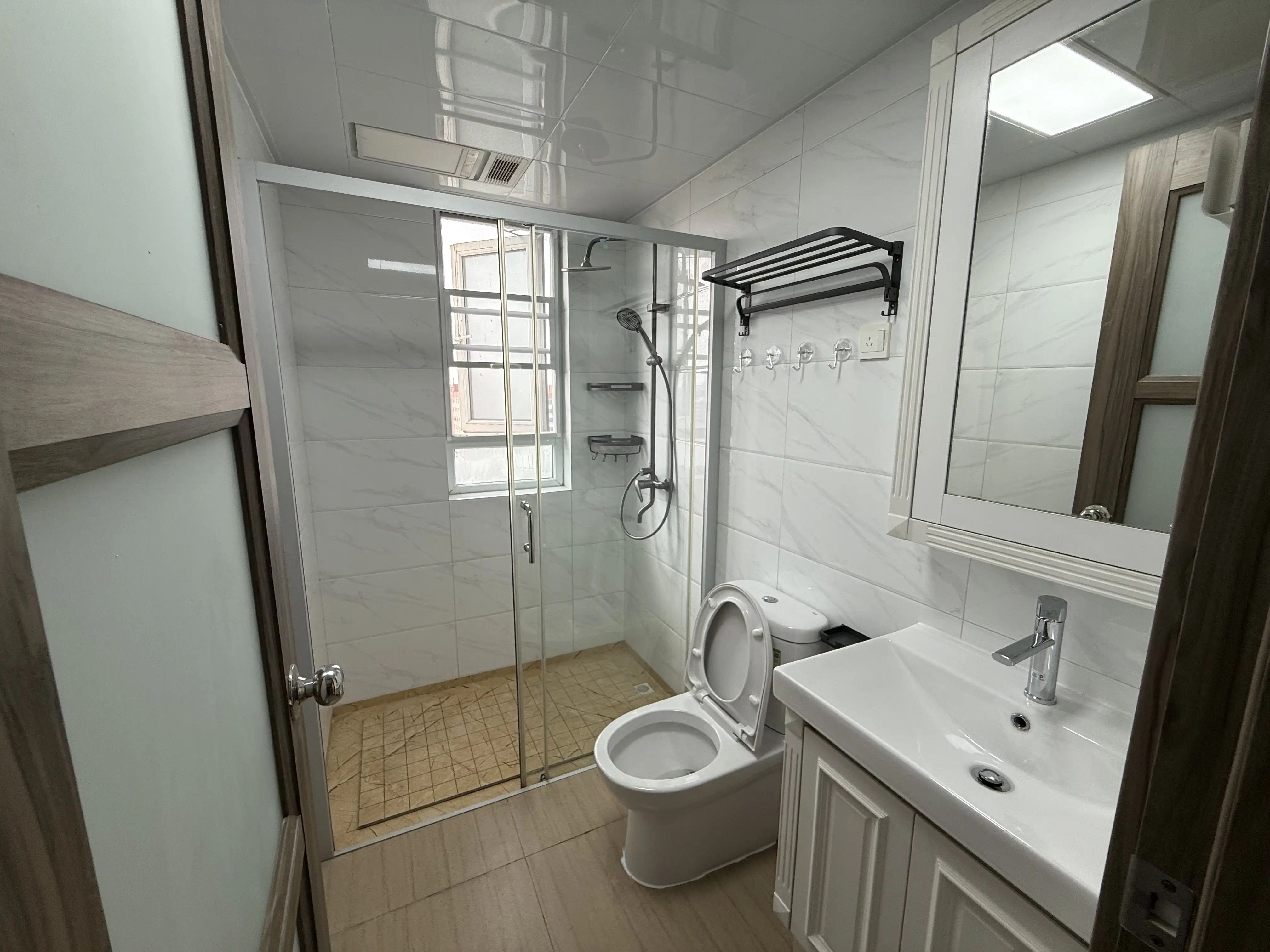 城南，仙桃碧桂园，精装4房2卫，单价5750业主自装，新装修，证满二